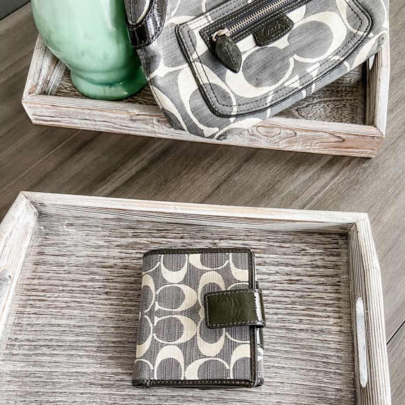 Coach Signature Wallet - Picture 2 of 3